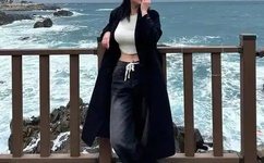 一边下奶一吃敷视频